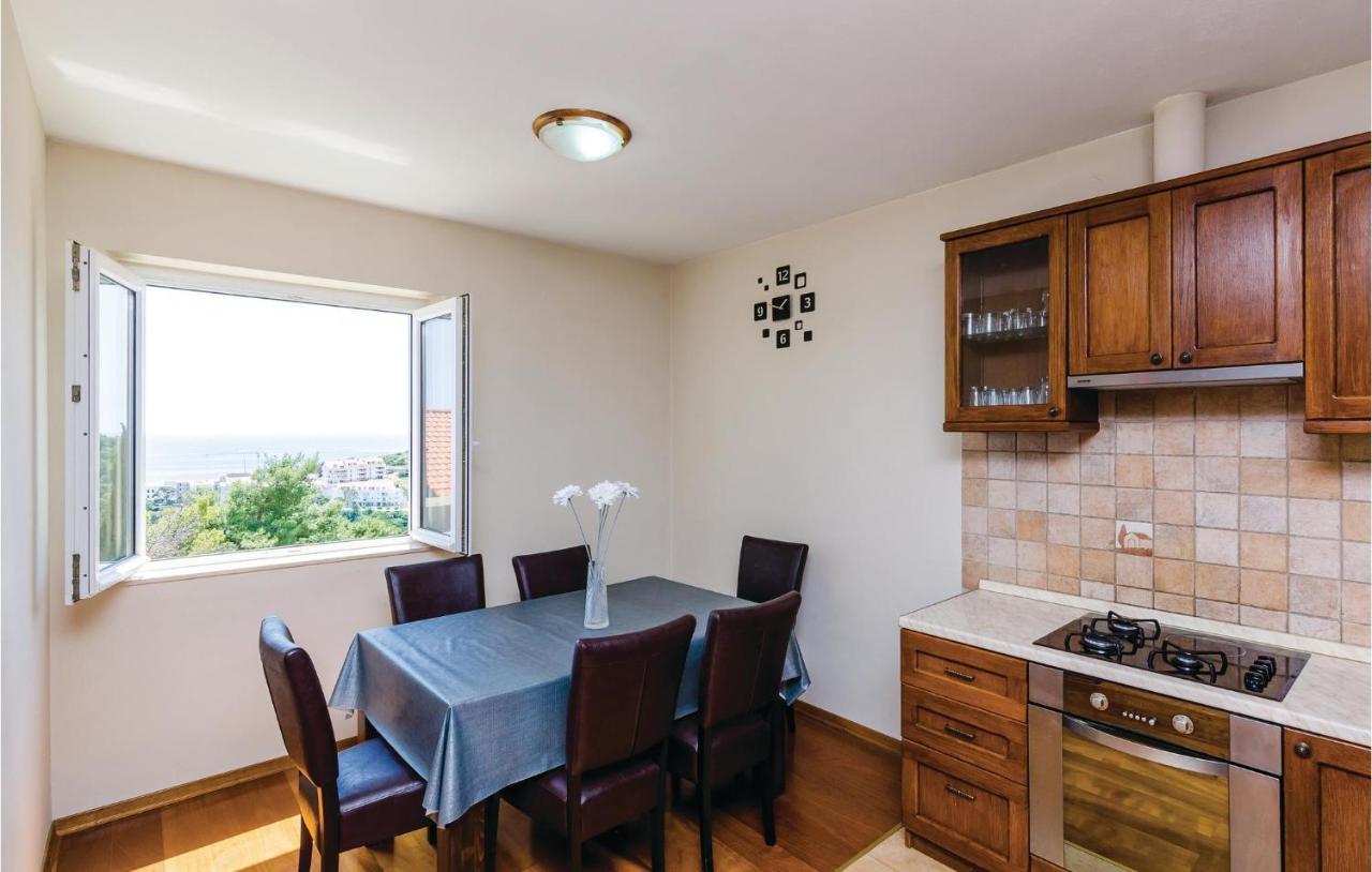 Apartment With Sea View 02